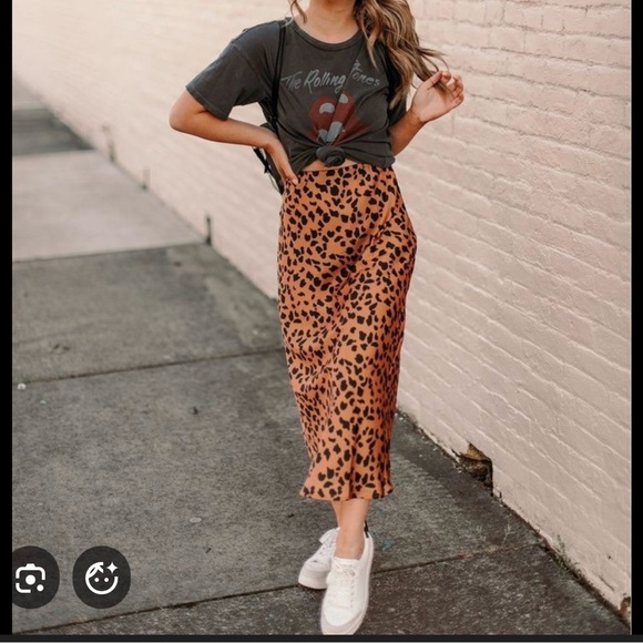 Urban Outfitters Dresses & Skirts - Urban Outfitters Animal Print Midi Skirt